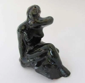 1920s ANTIQUE CERAMIC GLAZED REDWARE POTTERY FEMALE FIGURINE - Picture 1 of 9