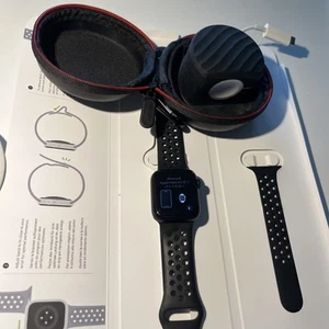 Apple Watch SE (1.Generation)2024 + Ladetasche zum Reisen - Bild 1 von 5