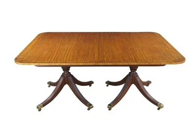 Mesa de comedor estilo Duncan Phyfe de madera satinada y caoba inglesa de 122" Baker Foto 1 de 4