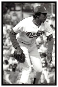 Dennis Powell (1986) Los Angeles Dodgers Vintage Baseball Postcard Rd5 - Picture 1 of 2