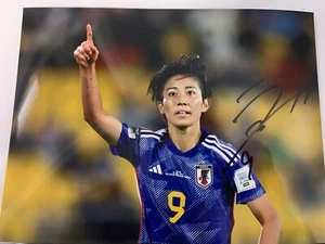 Foto firmada por Riko Ueki de 8x6 con certificado de autenticidad - Japón/West Ham mujeres - Imagen 1 de 1