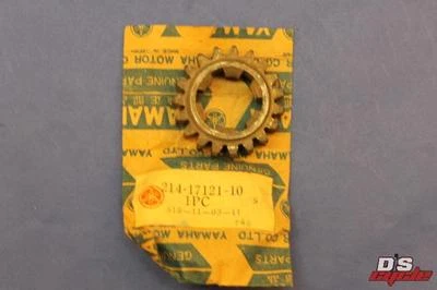 NOS YAMAHA DT2 DT1B DT1S RS100B RT1M DT1MX 2ND PINION GEAR PART# 214-17121-10 - Image 1 of 4