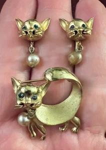 Vintage 1950s Kitten Cat Screw Back earrings & Brooch/Pin Gold Tone Green Eyes💗 - Picture 1 of 7