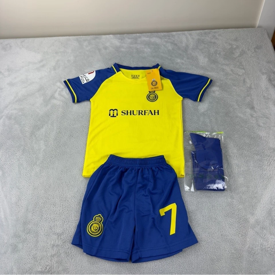 Camiseta, shorts e meias de futebol infantil Cristiano Ronaldo nova com etiquetas tamanho 16 Al Nassar Soccer - Imagem 1 de 4