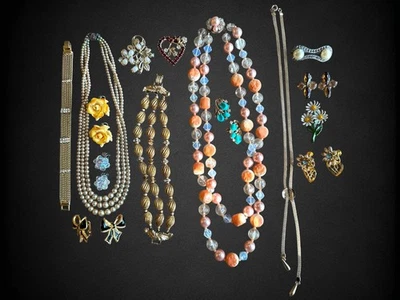 Lote 15 piezas Usables Vintage Estrás Bisutería Trifari KJL para Avon Foto 1 de 4