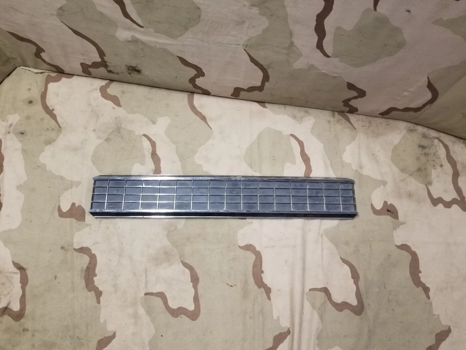 Ford Torino 1970 panel trasero cromado acabado negro OEM FoMoCo 70 D00B-65423A40A Foto 1 de 4