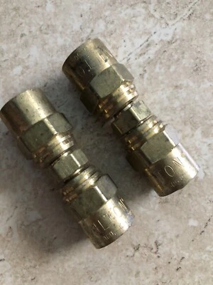 Milton 616 Reusable Brass Hose Mender, 1/4" x 9/16" 2pcs - Image 1 of 3