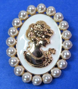 Spilla dama vittoriana cammeo ritratto di perle finte tono oro 2" - Foto 1 di 11