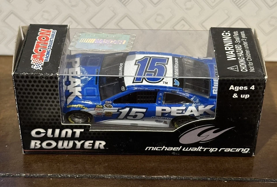 2014 #15 Clint Bowyer Peak Antifreeze 1/64 NASCAR Diecast Car Lionel Racing - Image 1 of 1