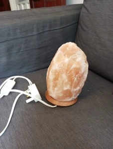 HIMALAYAN SALT LAMP CRYSTAL ROCK SALT LAMP NATURAL 18cm Tall - Picture 1 of 10