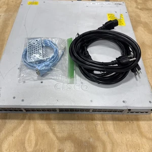 Cisco C9300-48U-A 48-Port Gig UPoE Network Switch Grade C - Afbeelding 1 van 6