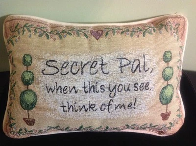 Secret Pal, When This You See, Think of Me 9 英寸 x 12 英寸字挂毯枕头 — 第 1/3 张图片
