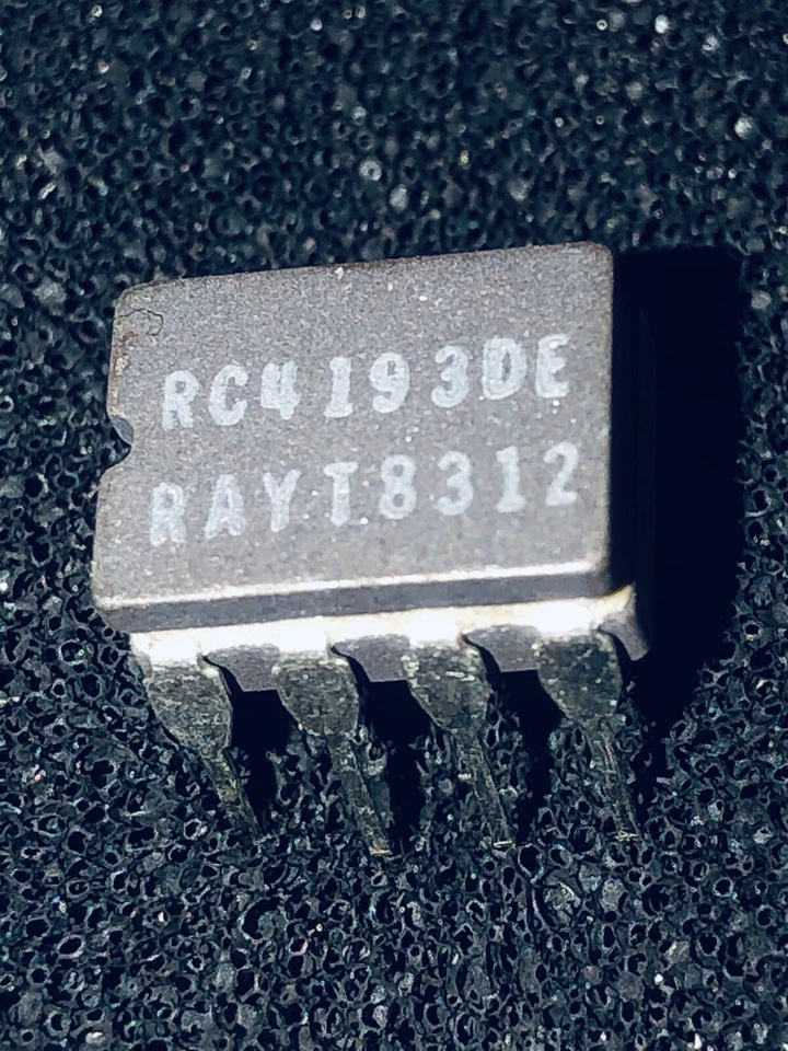 RC4193DE. micropower switching regulator Raytheon 1pcs.  Ceramic Pkg.  New !! - Image 1 of 1