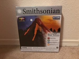 Smithsonian Glow in the Dark Giant Volcano NEU - Bild 1 von 2