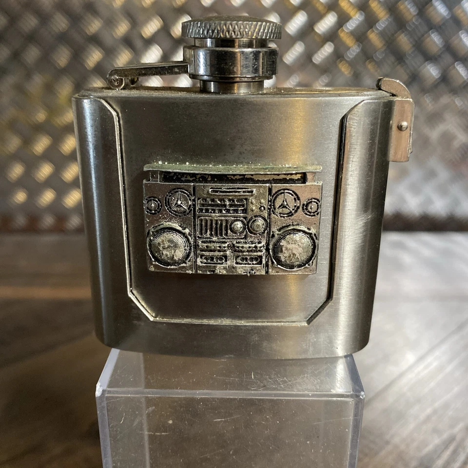 BOOMBOX HIP HOP RADIO CINTURÓN HEBILLA METAL 3oz FRASCO Foto 1 de 4