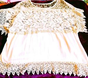 Wunderbares ital- Spitzenshirt, Gr. 40, creme-nudefarben, gebr. - Bild 1 von 5