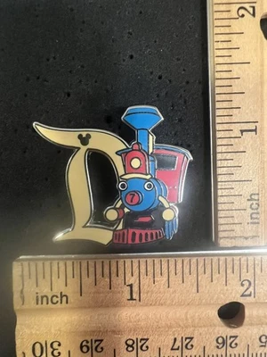 Prendedor D Disneyland DLR Hidden Mickey Character 2019 - Casey Junior Jr Train 6 de 6 Foto 1 de 2