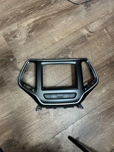 2019-2022 JEEP CHEROKEE CENTER DASHBOARD INSTRUMENT PANEL BEZEL TRIM COVER OEM - Picture 1 of 3