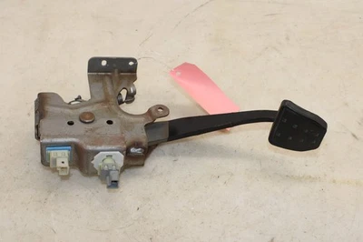 Pedal de embrague Pontiac Solstice 2006-2009 OEM LM75 Foto 1 de 4