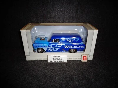 KENTUCKY WILDCATS 1954 CHEVY SEDAN DELIVERY STREET ROD 1:24 CROWN PREMIUMNS MIMB - Image 1 of 4