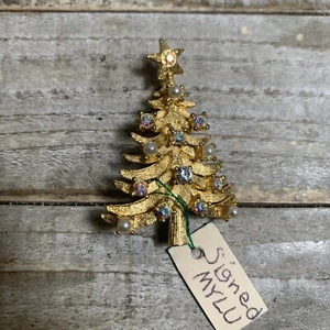 ☀️Vintage MYLU Signed Christmas Tree Brooch w/ Aurora Borealis and Faux Pearls - Picture 1 of 3