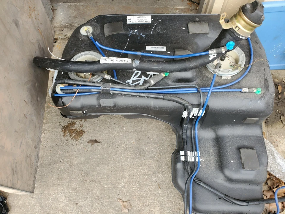 BMW X5 E53 2001-2003-2004-2005-2006 TANQUE DE COMBUSTIBLE Foto 1 de 4