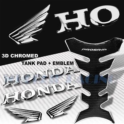 JUEGO ALMOHADILLA TANQUE AGARRE PROFESIONAL CROMO PLATA+NEGRO + PEGATINA EMBLEMA LOGOTIPO 3D ALA LETRA 7" Foto 1 de 4