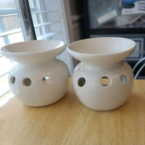 Pair of Matching White Tart Burners, Wax Melters + 2 Soy Wax Melts, 2 tarts - Picture 1 of 7