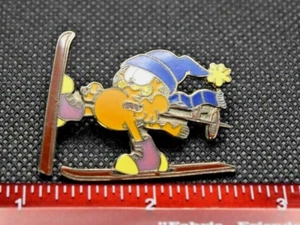 Garfield Ski  Pin Vintage  dated 1978  (  Ex Lg   1  1/2"   ) - Picture 1 of 3
