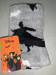 Hocus Pocus Halloween Set of 2 Hand Towels The Sanderson Sisters NWT - Picture 1 of 2