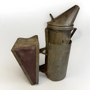 Antique Woodman Famous Bee Smoker With ID Plate Honeybee Beekeeper Rustic Farm - Picture 1 of 12