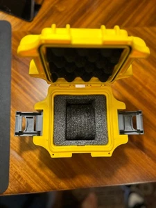 Invicta Yellow Classic SIngle Slot Watch Box Case 1 Slot Hard Foam - Picture 1 of 4