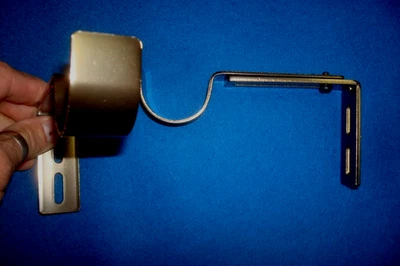 Soportes de montaje metálicos de diseño KIRSCH 2 piezas poste de 1 3/8" 1858573 bronce caramelo Foto 1 de 4