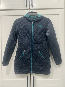 The North Face girls puffer Jacket in navy and Teal size medium 10/12 - Picture 1 of 15