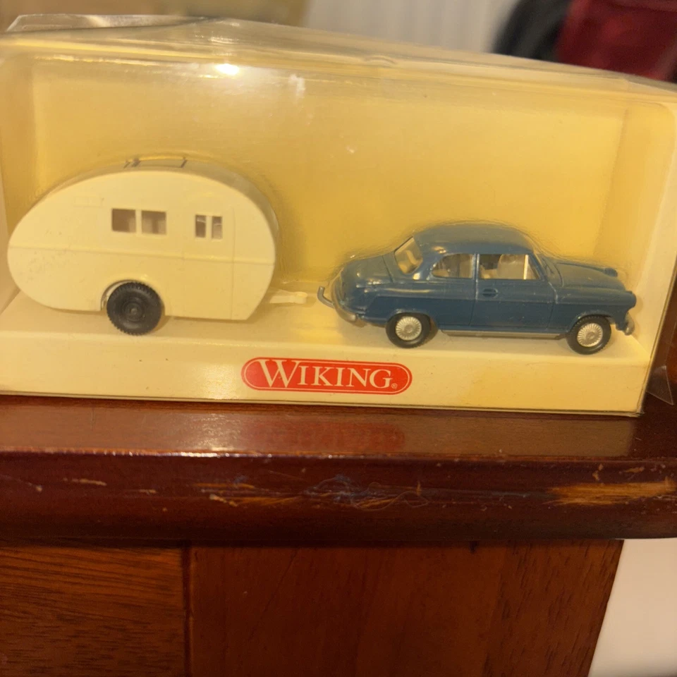 Wiking 1/87 синий седан и прицеп - Изображение 1 из 1