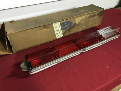 NOS 69 MERCURY MERODEADOR LH LUZ TRASERA CARCASA / LENTE C9MY-13405-D  Foto 1 de 4