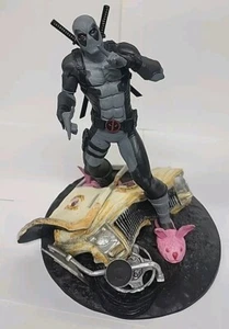 Deadpool Taco Truck Diamond Select Gallery Statue (Black & Grey) - Picture 1 of 6