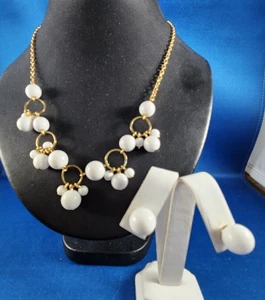 Collana Avon Cluster Perline Bianco + Orecchini Catena Tono Oro NUOVA - Foto 1 di 5