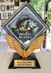 BLUEGILL ANGELTROPHÄE HARZ DIAMANT 11 1/2" HOCH FREITEXT P~55411GS GROSS # - Bild 1 von 2