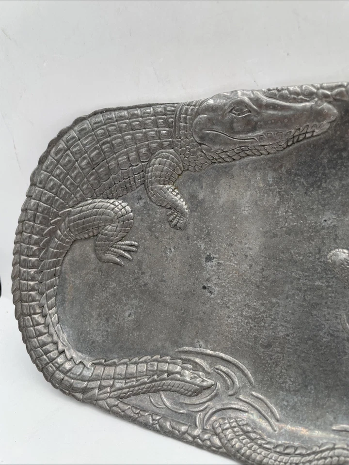 Bandeja de servir pão de jacaré de alumínio Arthur Court 12,75 x 6,5 2002 - Imagem 1 de 4