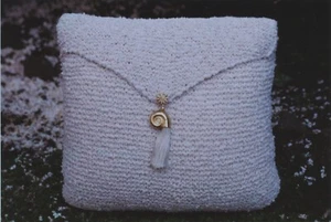 Sarah James Knitting Pattern HD601 Envelope Pillow - Quick & Easy Knit - Picture 1 of 3