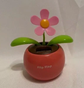 Solar Powered Daisy Flower Dancing Flip Flap Solar Dancer Bobble Toy - Picture 1 of 2