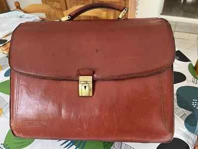 Cartable, porte document en cuir, Avec  4 compartiments  H 28 cm  Largeur 37 cm - Photo 1/4