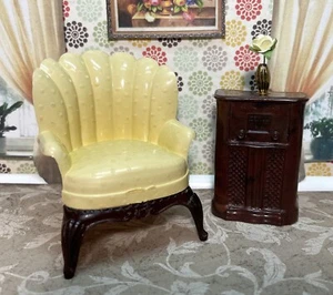 Renwal GOLD LADIES CHAIR & RADIO Vintage Dollhouse Furniturel Plastic 1: 16 - Picture 1 of 9