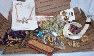 Vintage bis jetzt Trödel Schublade Schmuck Lot Strass Brosche Pins Handwerk Kunst Wear - Bild 1 von 18