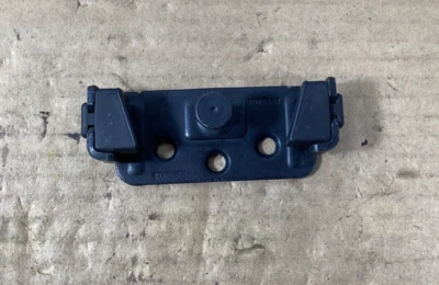 BMW M3 2008-2010 tapa maletero bloqueo pestillo golpeador captura liberación 7078167 OEM. Foto 1 de 4