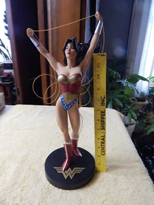 DC Direct Designer Series - Wonder Woman Statue By Adam Hughes Limited Edition - Picture 1 of 8