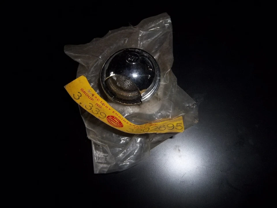 1960 年 AMC RAMBLER 许可证灯经典反叛AMBASSADOR NOS — 第 1/1 张图片