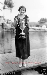 NACHDRUCK VON 1924 BILD VON BOBBED-HAIR GEWINNER, KORALLENGIEBEL, FL - 5" mal 7" - Bild 1 von 1