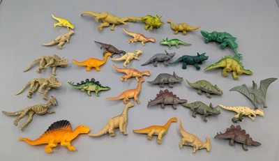 LOTE MIXTO 31 PEQUEÑOS MINI PVC PLÁSTICO DINOSAURIOS APROX 2" DE ALTO Foto 1 de 4